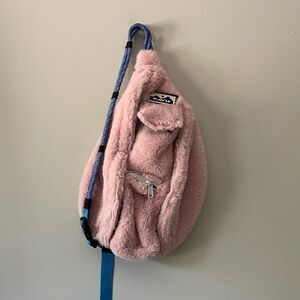 Kavu Pink Rope Fuzz Sling Bag with Blue Strap